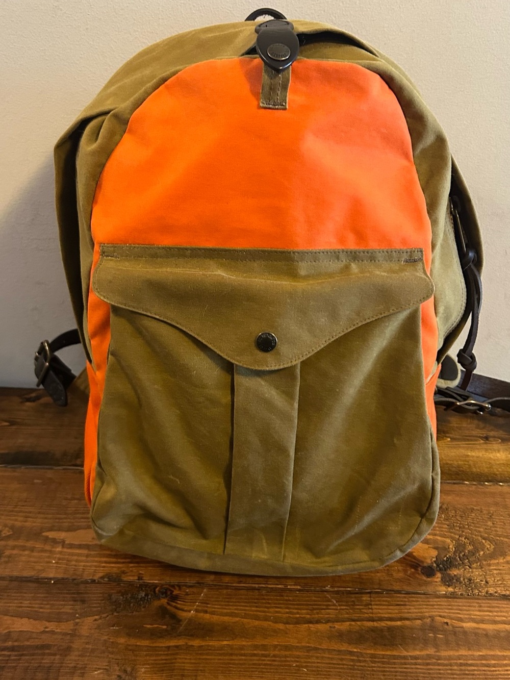 Filson Journeyman in Tan / Flame